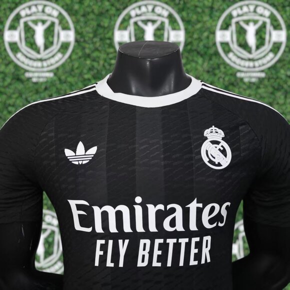 Men's Real Madrid 25/26 Third Goalkeeper Player Version Jersey - Picture 2 of 5